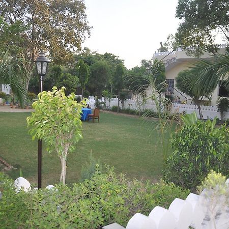 Hotel Eagle Nest Bharatpur Eksteriør billede